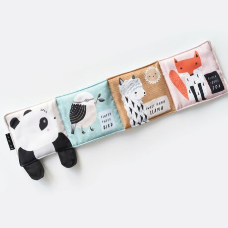 Wee Gallery organikus textil babakönyv - Kiváncsi Panda